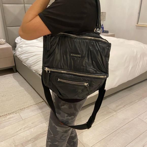 Givenchy nylon bag. Crossbody or shoulder. - Picture 10 of 11